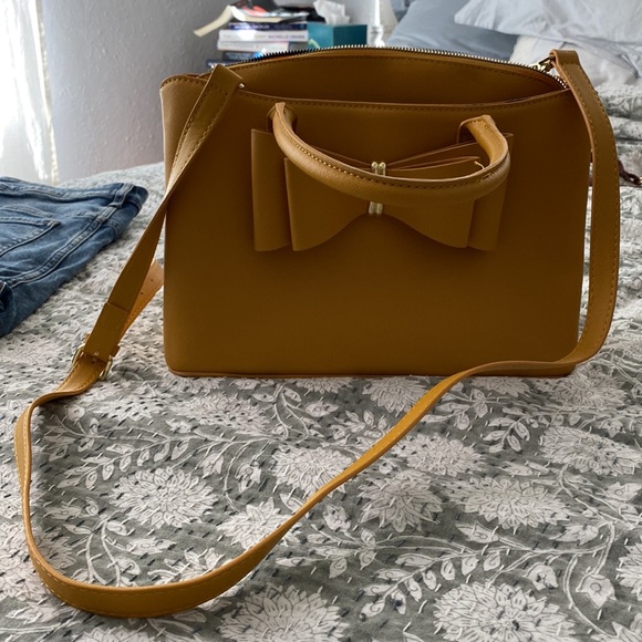 Betsy Johnson shoulder bag in yellow, GUC - Picture 3 of 10